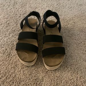 Women’s Platform sandals, size 8.5